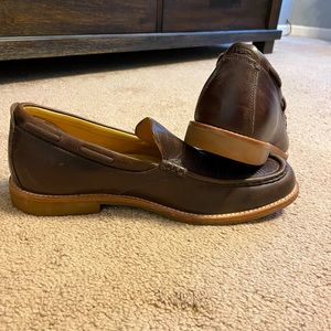 Ugg, Like New, Mens Slip-On Dress Shoes, Size 11, Brown